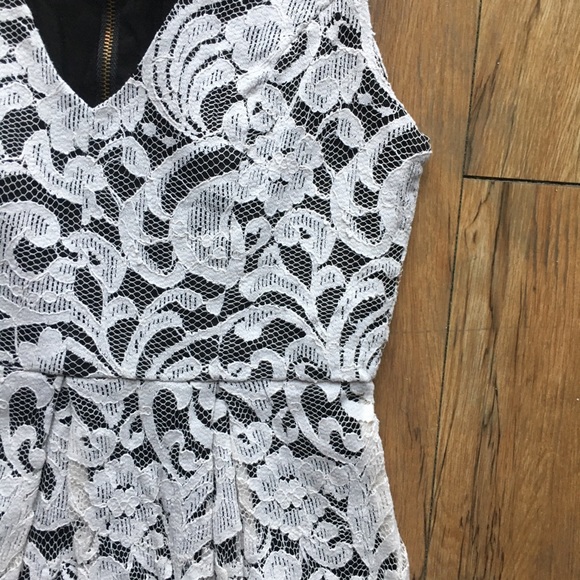 EUC MONTEAU White Lace Sleeveless Skater Mini Dress - Picture 4 of 9